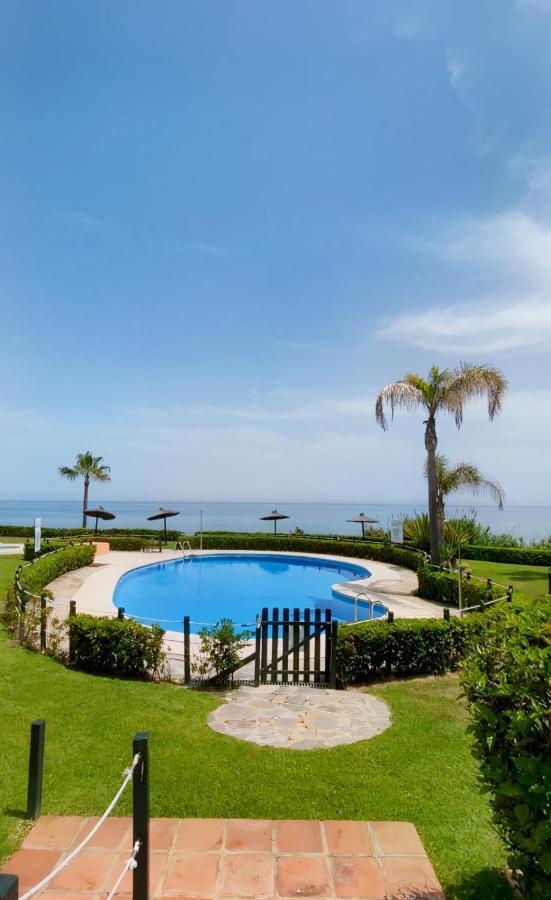 Ikram Front Beach Bermuda Beach Apartamento Estepona Exterior foto